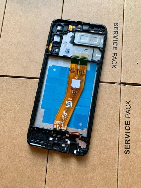 Дисплей для Samsung A042 Galaxy A04e 2022 з чорним тачскріном та корпусною рамкою, Original (China) 83328 фото